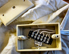 Distribution box connecting the driver to the clocks.